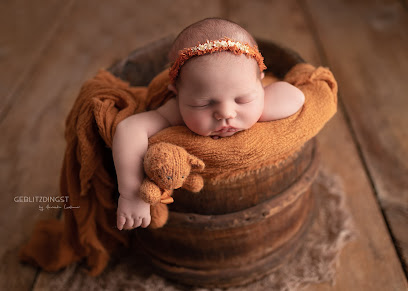 Neugeborenen Shootings und Babybauch Shootings by Alexandra Lambauer