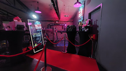Fotobox Arnsberg - Fotospiegel, Audio Gästebuch und XXL Leuchtbuchstaben