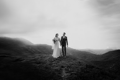 Mr & Mrs Wedding Brautstyling/ Hochzeitsfotografie