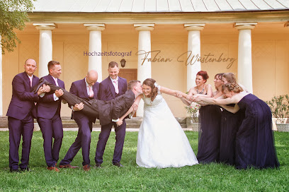 Hochzeitsfotograf Fabian Wüstenberg mit Hüpfburg, Drohne & Fotobox