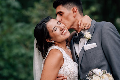 Authentic Wedding Photography