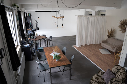 Mietstudio IdeenReich - mit Eckhohlkehle - für Video & Foto